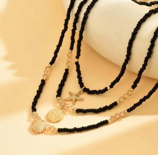 Collar de cuentas multicapa con dijes