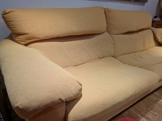 Sofá amarillo 3 plazas tela