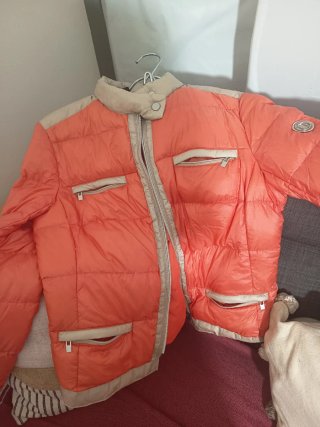 Cazadora plumero naranja y beige