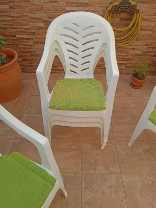 Sillas y mesa de jardín