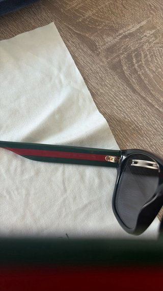 Gafas de sol Gucci negras y grises
