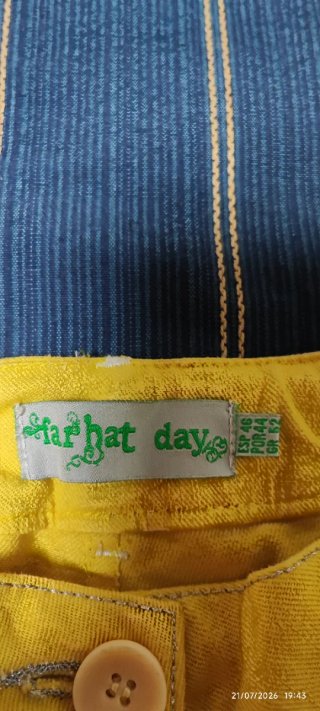Pantalón color amarillo de Farhat day