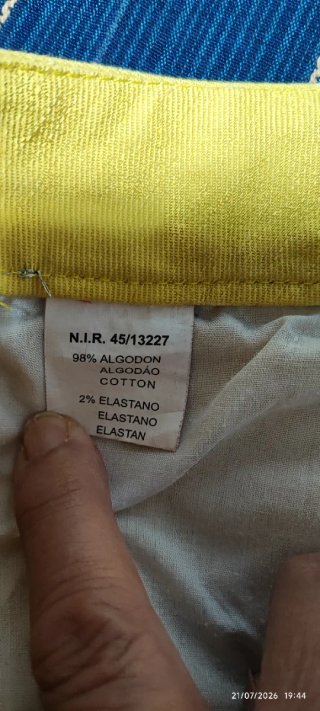 Pantalón color amarillo de Farhat day