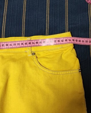 Pantalón color amarillo de Farhat day