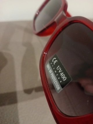 Gafas de sol rojas UV400