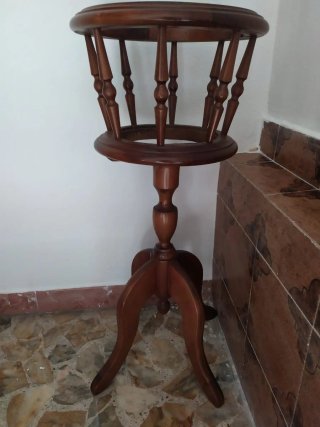 Macetero de madera estilo clásico