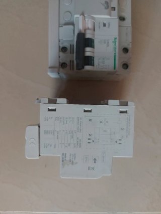 Descargador Sobretensiones + Aut. 2x25A Schneider