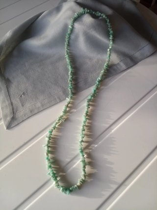 Collar de jade verde