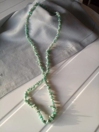 Collar de jade verde