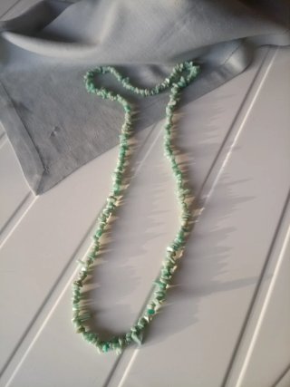 Collar de jade verde