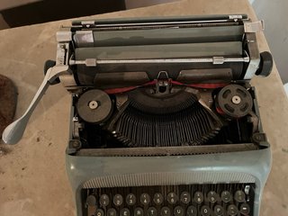 Máquina de escribir Olivetti antigua