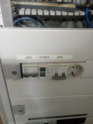Armario Eléctrico con Elementos