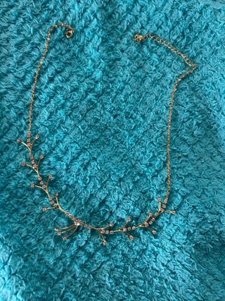 Conjunto collar y pendientes dorados