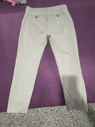 Pantalón chino beige hombre