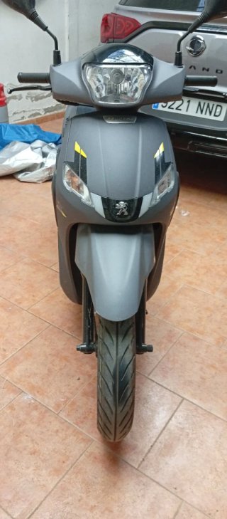 Peugeot Tweet 125 Gris matricula MBK de 09/2022