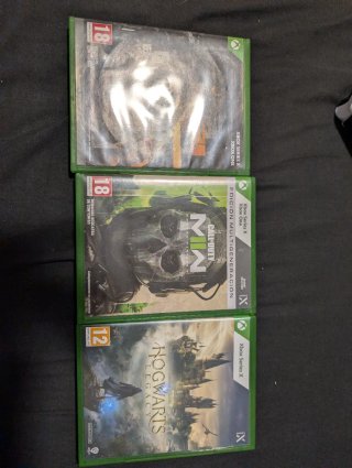 Xbox Series X con cuffie e controller