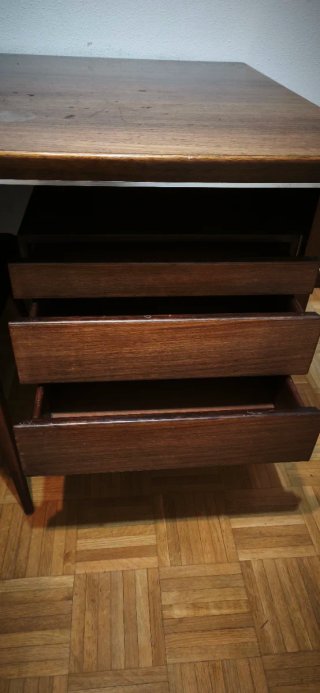 Mesa de oficina robusta de roble
