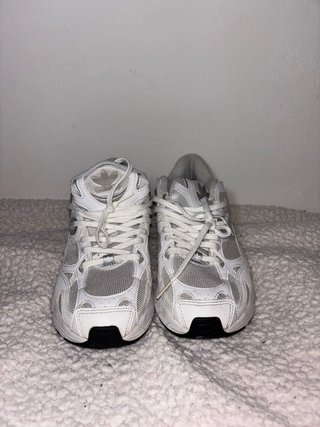 Zapatillas Adidas plateadas y blancas T38