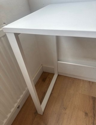 Escritorio blanco y madera