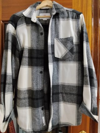 Sobrecamisa de cuadros gris y blanco