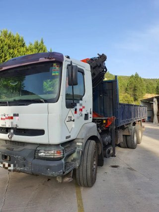 Camión Renault 6x4 con grúa Palfinger pk 27000