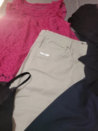 Lote Ropa Mujer: Blusa Rosa, Pantalón, mallas