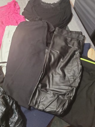 Lote Ropa Mujer: Blusa Rosa, Pantalón, mallas