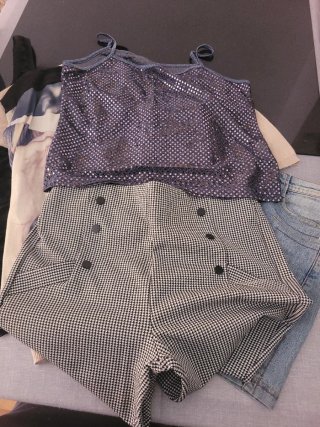 Lote Ropa Mujer: Blusa Rosa, Pantalón, mallas