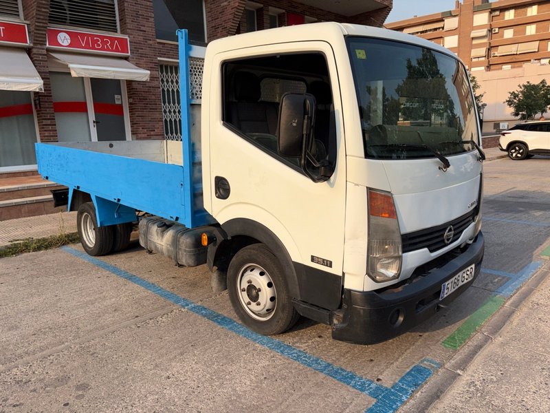 Nissan Cabstar 2010 - foto 1