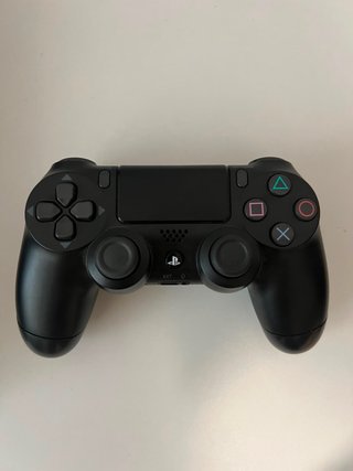 PS4 500GB + 2 Mandos Oficiales DualShock + Cables