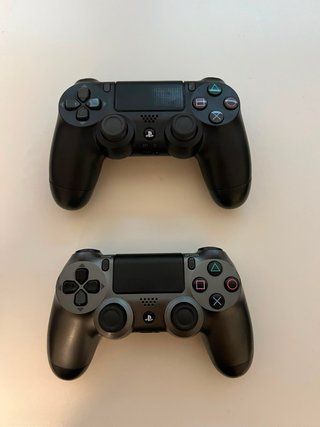 PS4 500GB + 2 Mandos Oficiales DualShock + Cables