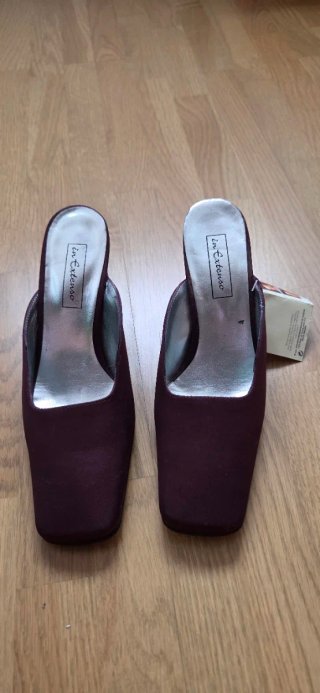 Zapatos de tacón granates