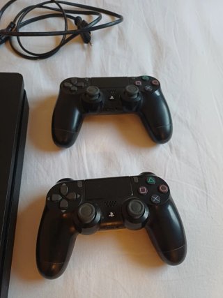 PS4 Slim 1TB + 2 Mandos + Gran Turismo 7