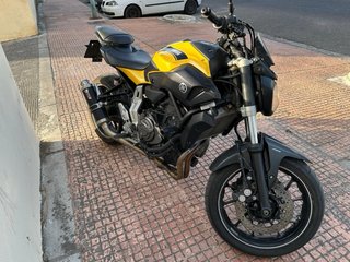 Yamaha MT-07 Negra y Amarilla