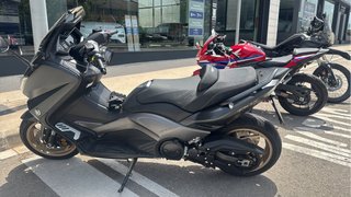 Yamaha TMAX Iron Max 2016 x tmax 2023 mas dinero