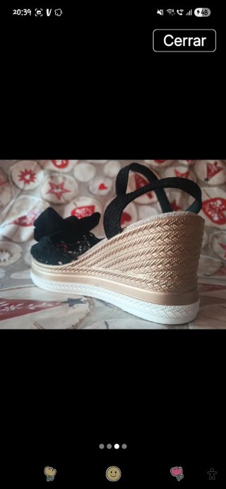 Sandalias cuña negras y doradas