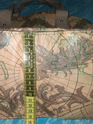 Borsa con stampa mappa del mondo