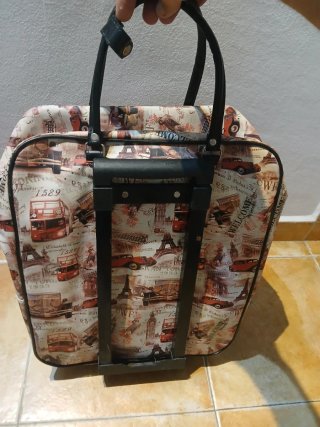 Maleta de viaje con estampado vintage