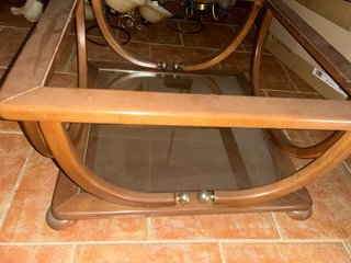 Mesa de centro de madera y cristal