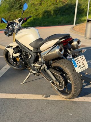 Triumph Street Triple 675.  “24.000km” Limitada A2
