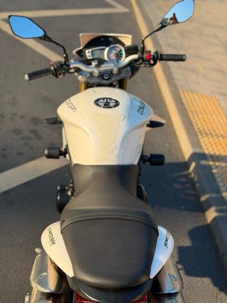Triumph Street Triple 675.  “24.000km” Limitada A2