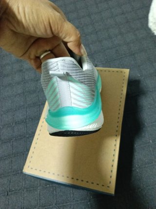 Zapatillas Nike Grises y Turquesa