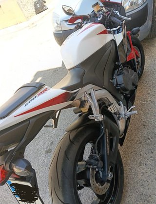 Honda CBR 600 RR Roja y Blanca