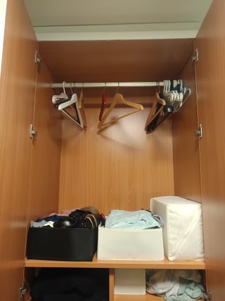 Armario madera con estantería esquinera