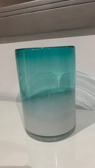 Jarrón de cristal azul y blanco