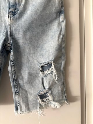 Bermudas vaqueras rotas