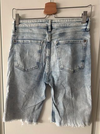 Bermudas vaqueras rotas