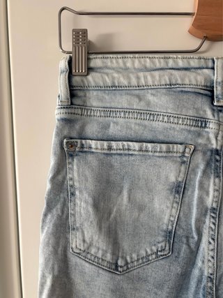 Bermudas vaqueras rotas