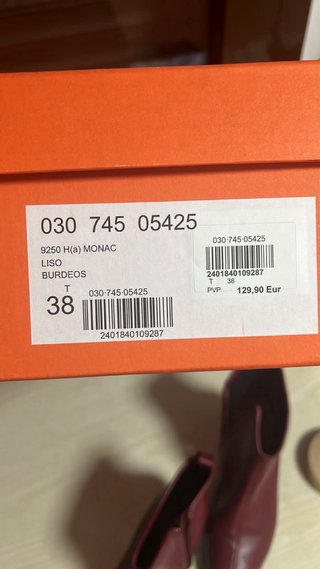 Botines de tacón rojos