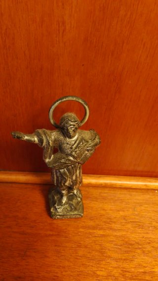 Figura religiosa antigua de metal